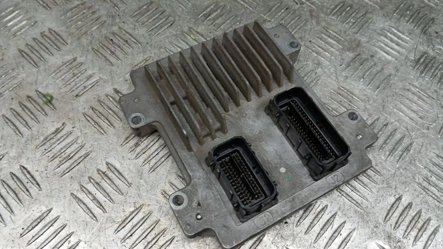 блок управления двс Chevrolet  F16D4 J300 Chevrolet Cruze F16D4 J300 12645482