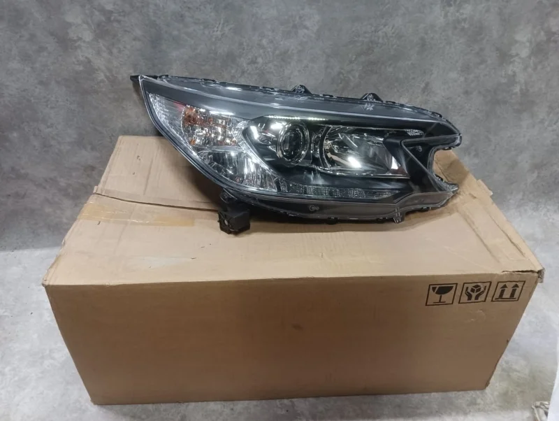 Фара правая Honda Cr-V RM R20A