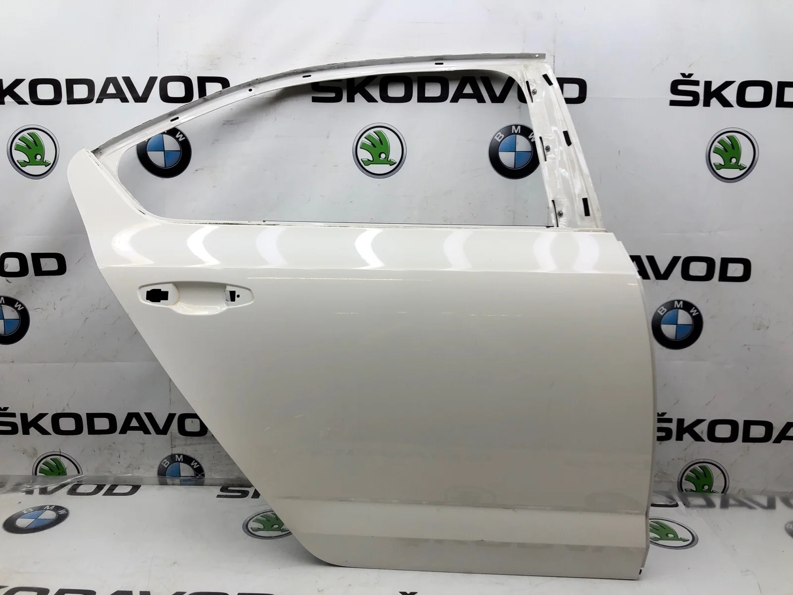 Дверь Skoda Octavia 2017 5E5833056B A7 (5E) 1.6 DDYA, задняя правая