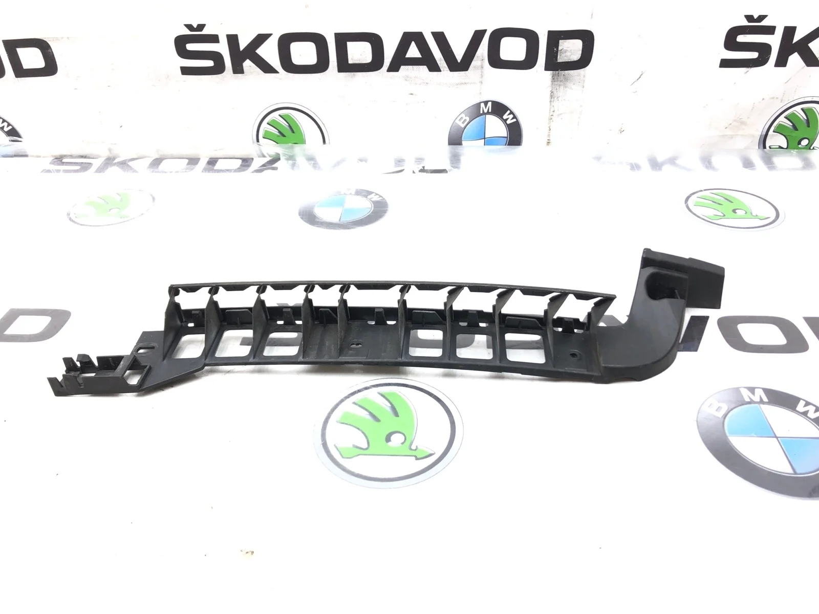 Направляющая бампера Skoda Octavia 2017 5E5807864 A7 (5E) 1.6 DDYA, задняя правая