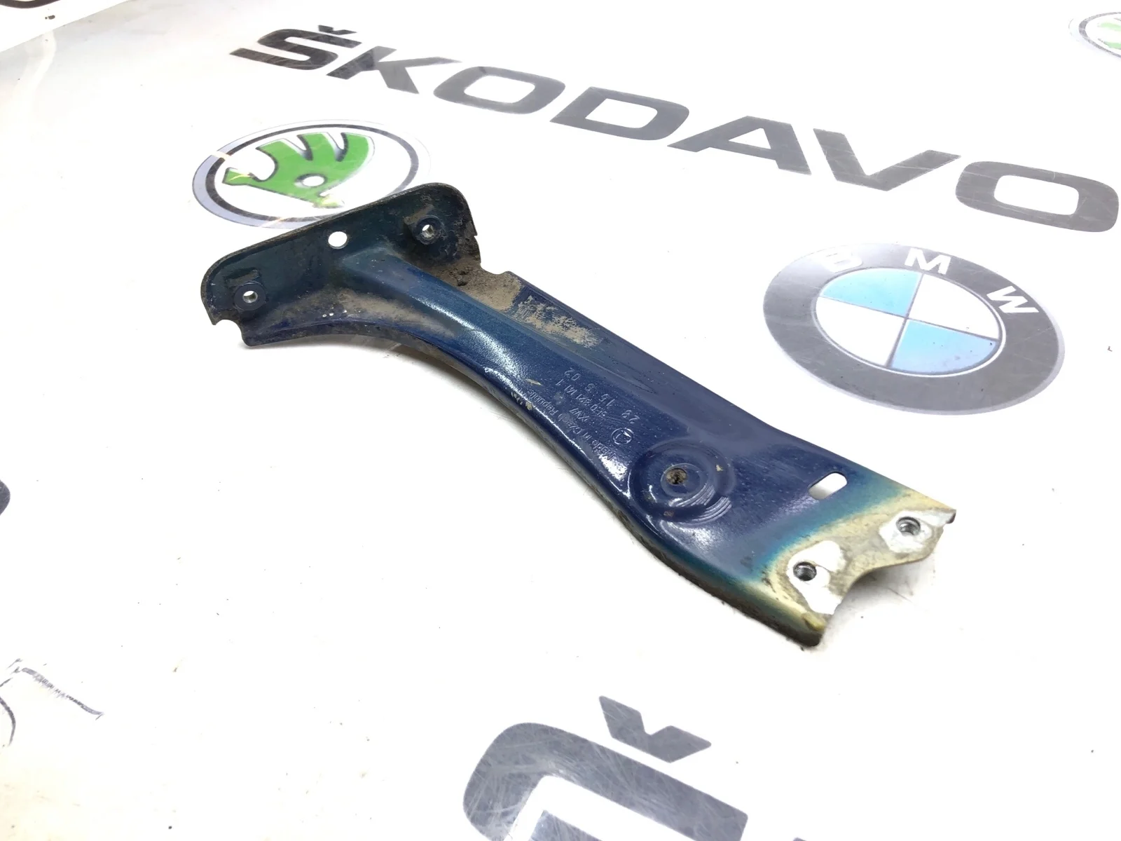 Кронштейн крыла Skoda Octavia 2014 5E0821141 A7 (5E), передний левый