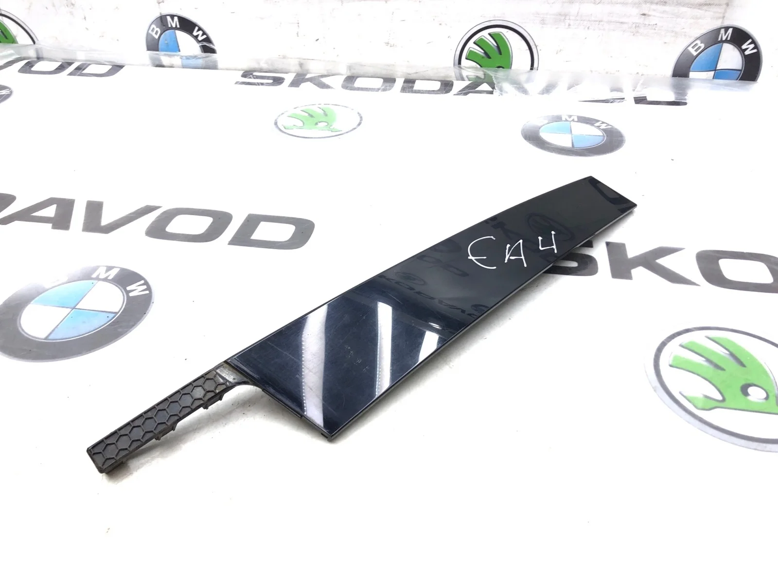 Накладка двери декоративная Skoda Octavia 2014 5E0837901A A7 (5E), передняя левая