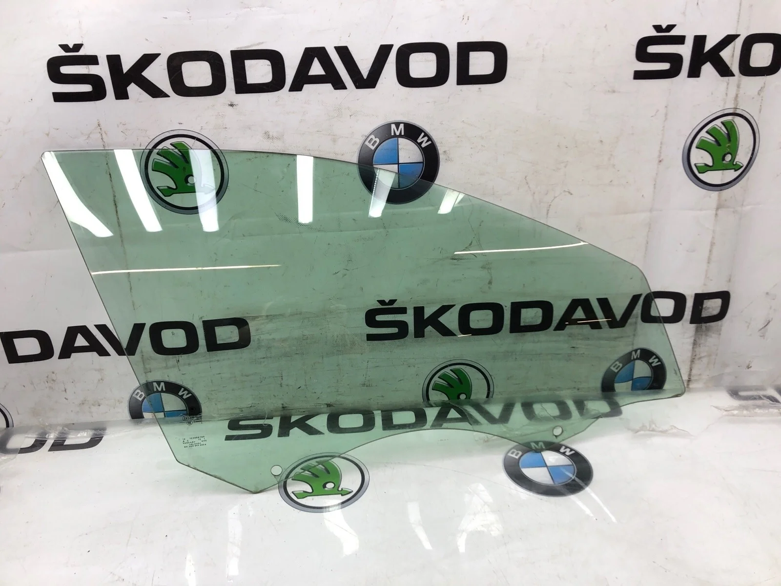 Стекло двери Skoda Octavia 2014 5E0845202A A7 (5E), переднее правое