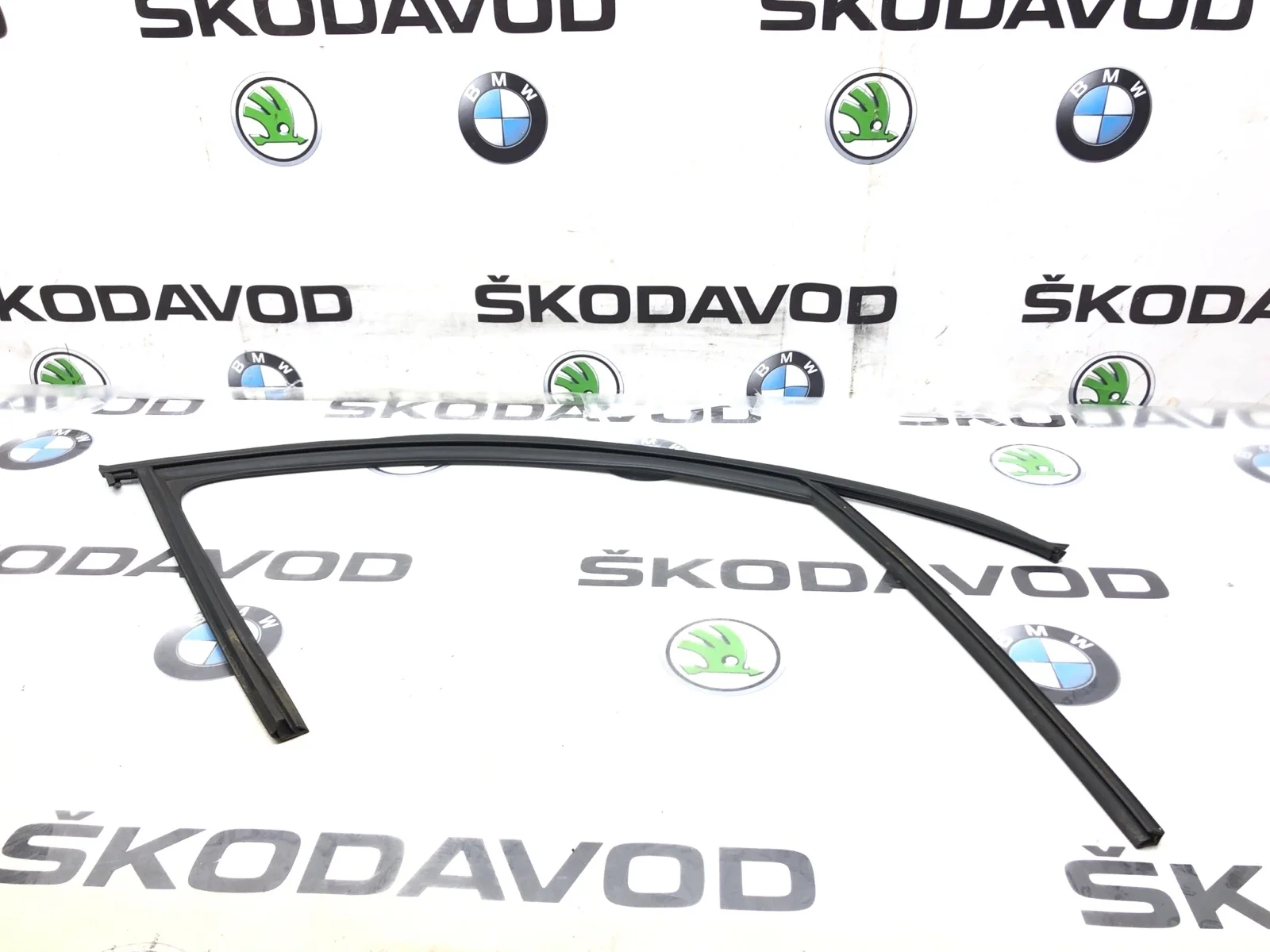 Уплотнитель стекла Skoda Octavia 2014 5E0837432C5AP A7 (5E), передний правый