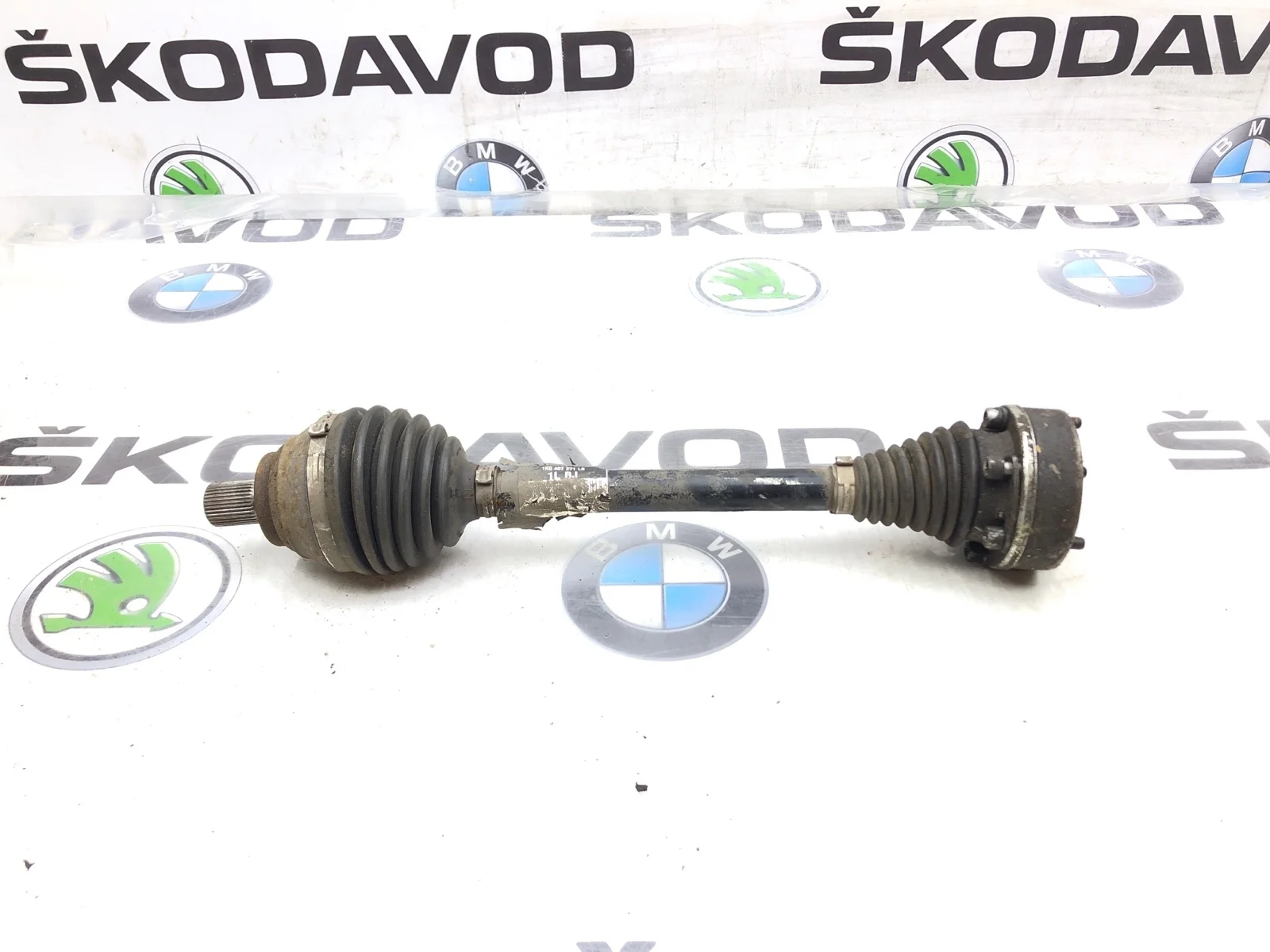 Привод МКПП Skoda Octavia 2014 1K0407271LB A7 (5E), передний левый