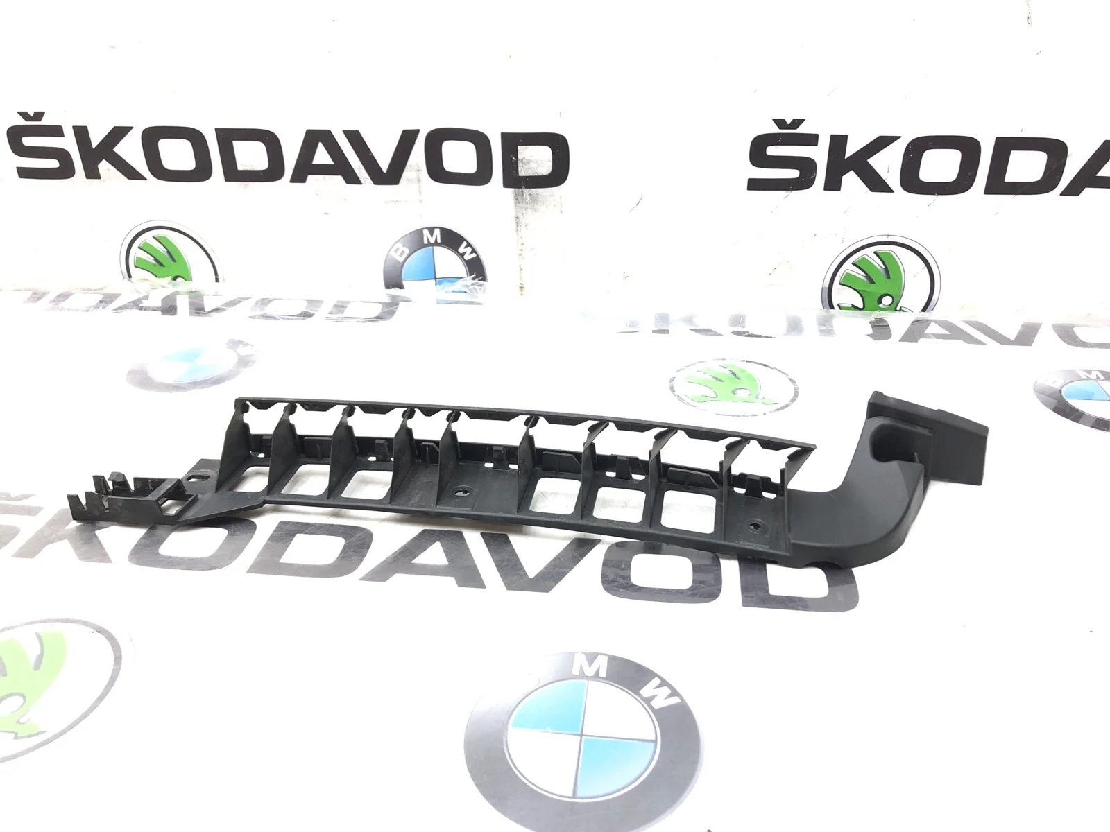 Направляющая бампера Skoda Octavia 2017 5E5807864 A7 (5E) 1.6 DDYA, задняя правая