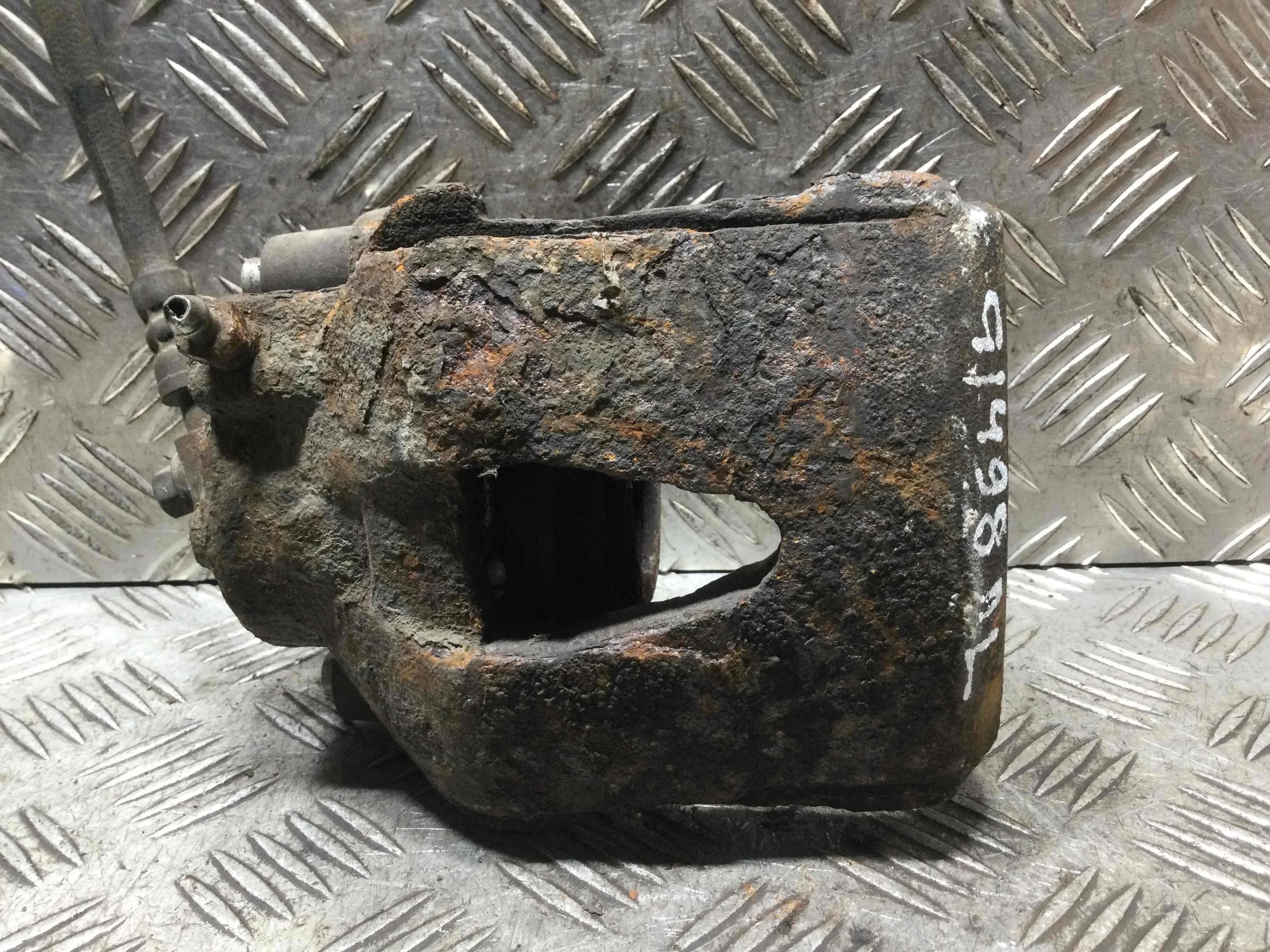 Суппорт передний левый Volkswagen Polo 4 поколение (2001-2005) бензин 1.2 i Механика Х/б