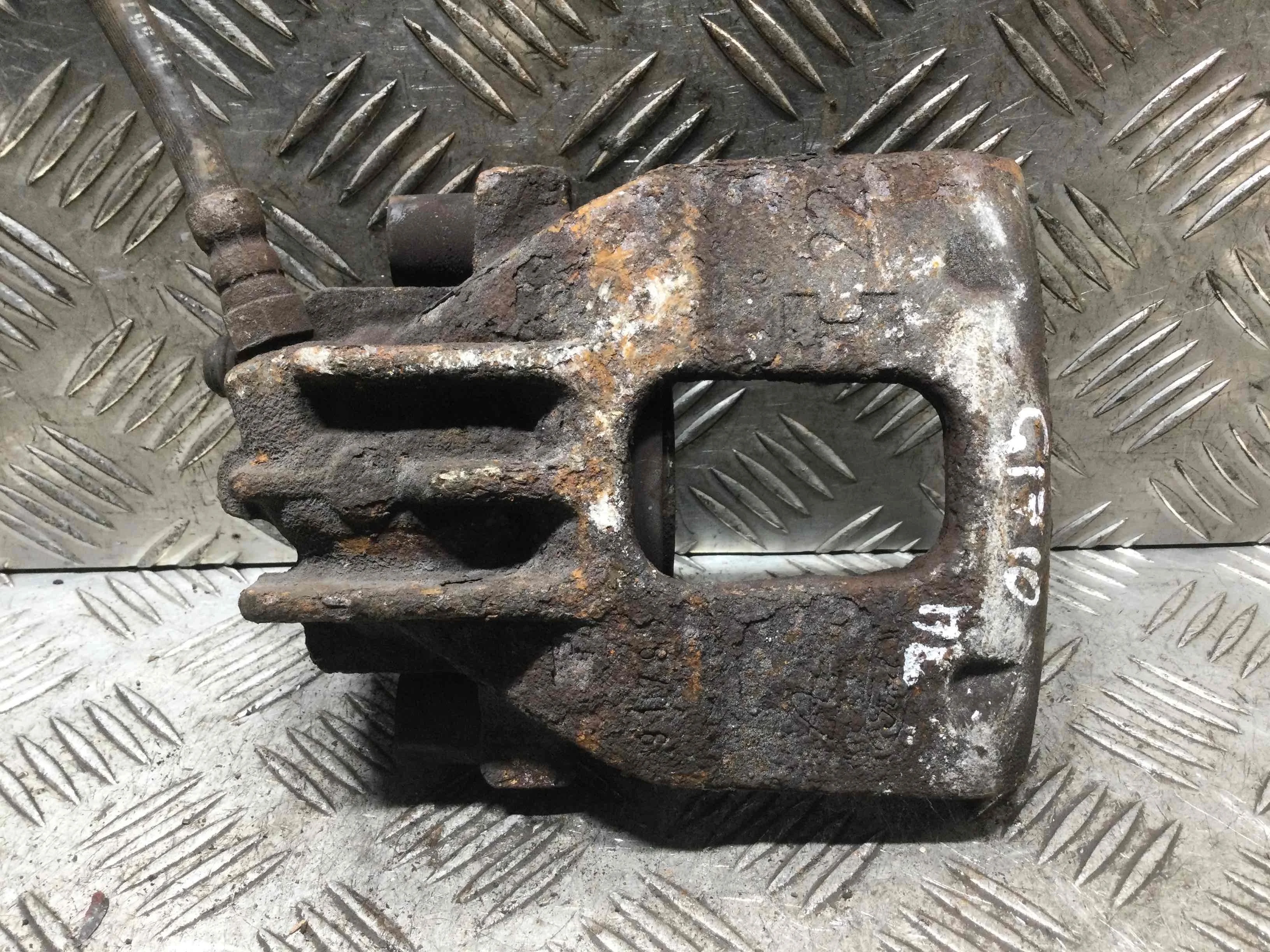 Суппорт передний левый Ford Focus 1 поколение (1998-2001) бензин 1.4 i Механика Х/б