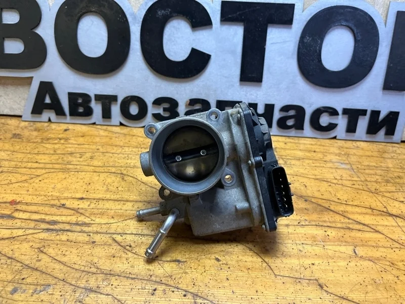 Дроссельная заслонка Toyota Avensis 2203022041 ZZT251 1ZZ-FE