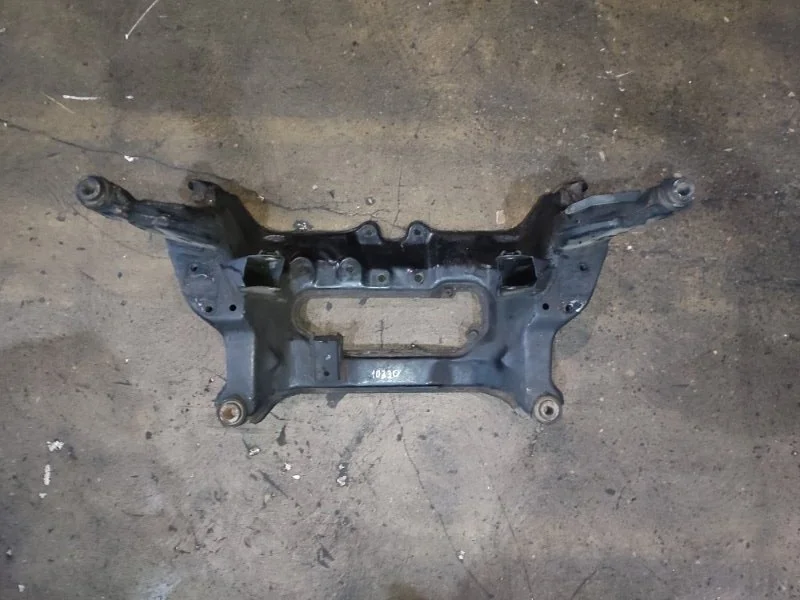 Подрамник NISSAN X-TRAIL 2000-2007 T30