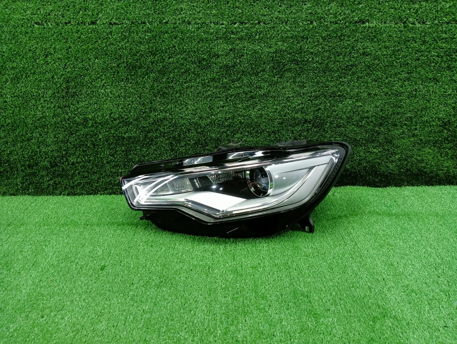 Фара левая xenon [VAG] Audi A6 C7  CHV 4WD  4G0941043D