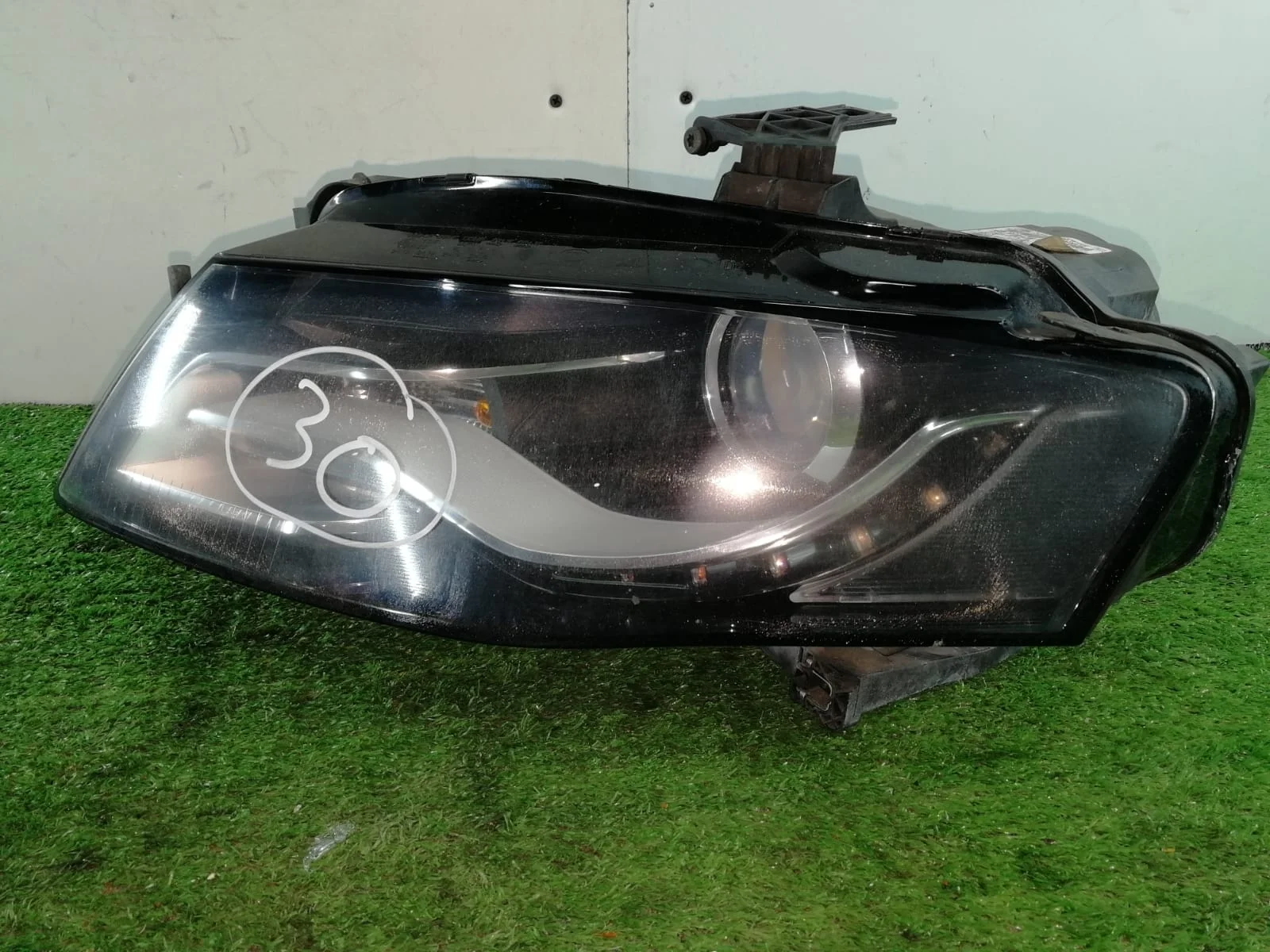 Фара левая ксенон Audi A4 B8 Audi A4 B8 8K CDH 2WD B8 (2007—2011) 8K0941003D