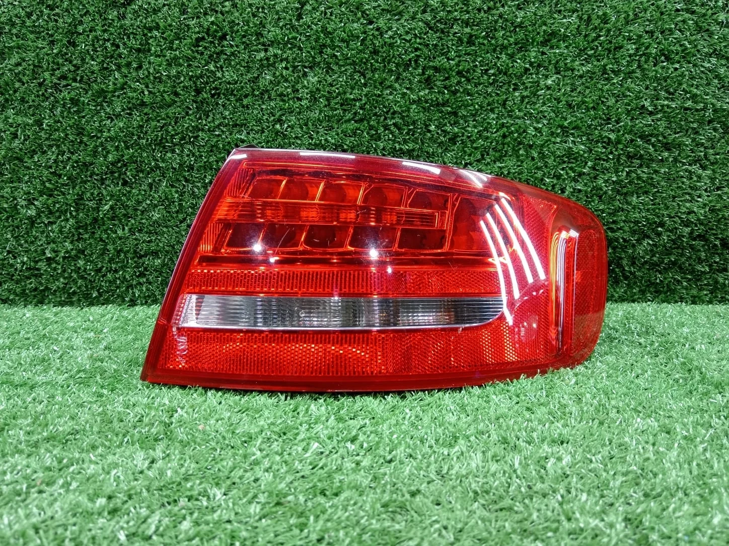 Фонарь задний правый Audi A4 B8  CDN 4WD  8K9945096B