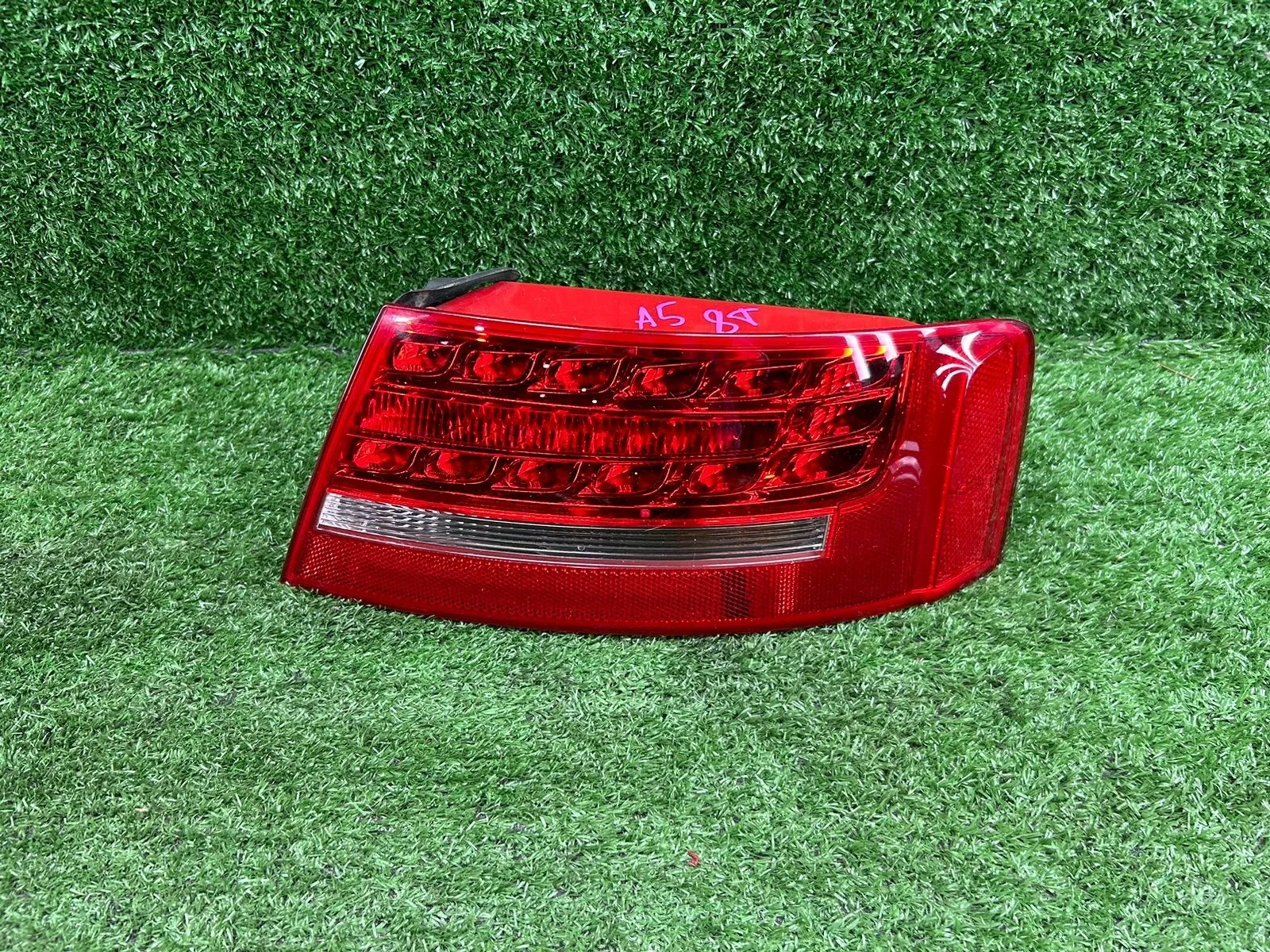 Фонарь задний правый Audi A5 8T 8T CDN 4WD I (2007—2011) 8T8945096D