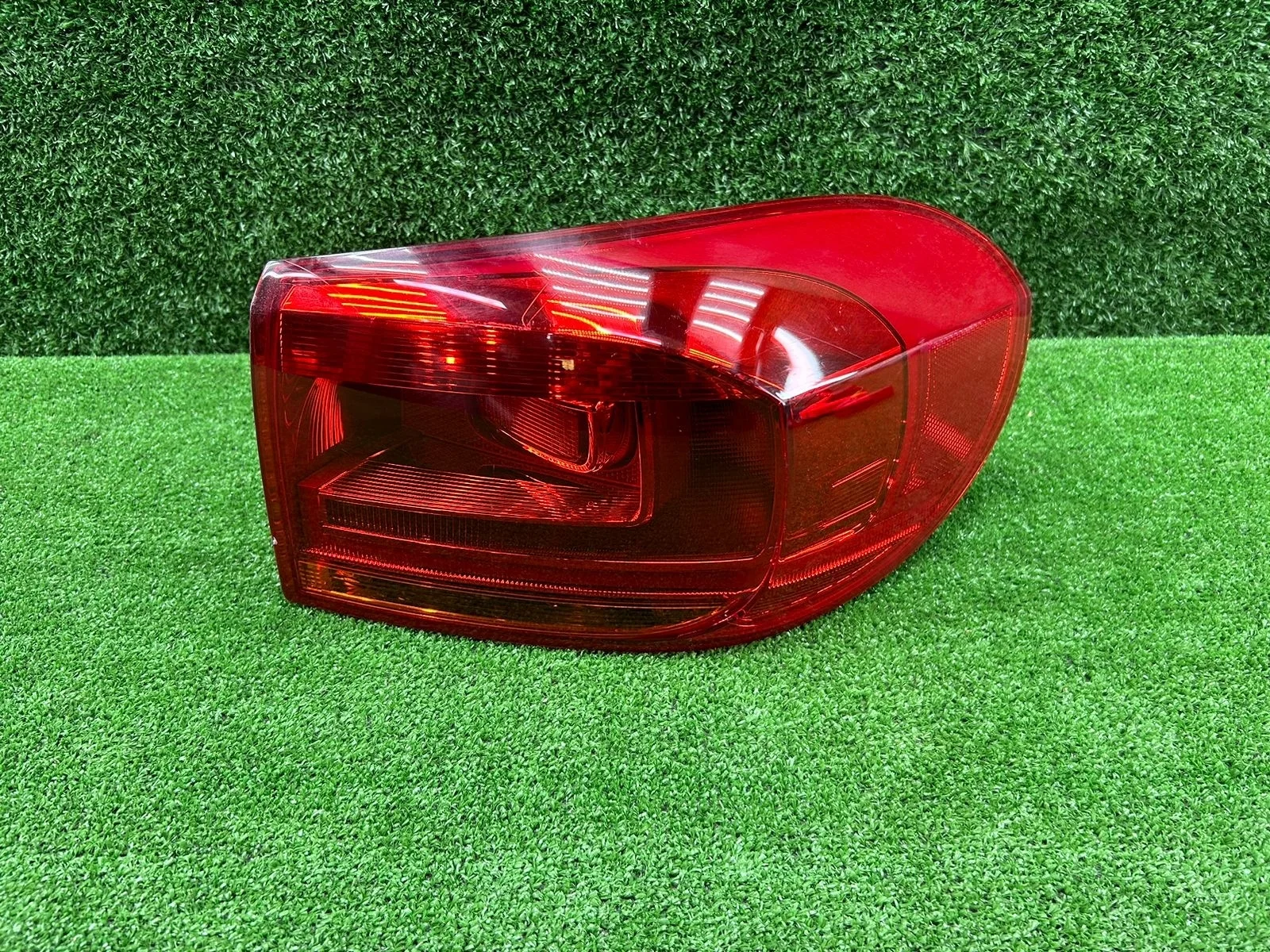 Фонарь задний правый рестаил VW Tiguan 2011-2016 Volkswagen Tiguan  CCZD 4WD  5N0945096Q