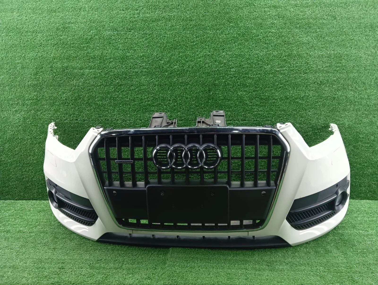 Бампер передний оригинал Audi Q3 8U  CPS 4WD  8U0807061B