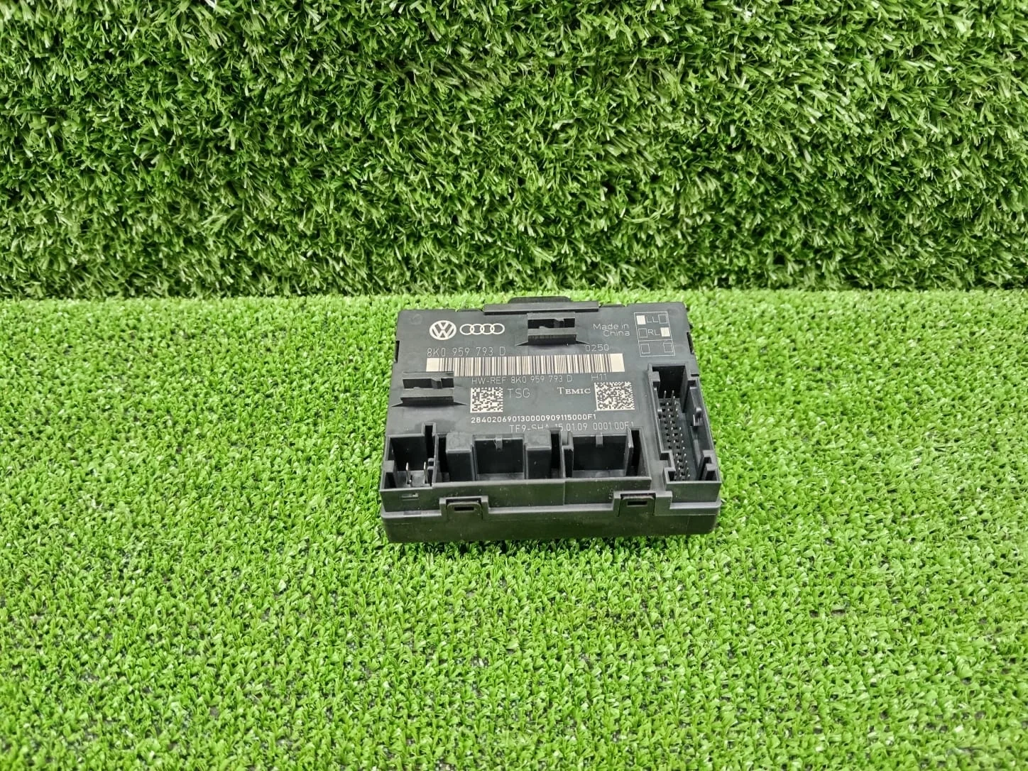 Блок управления дверью Audi A4 B8  CDN 4WD  8K0959793D