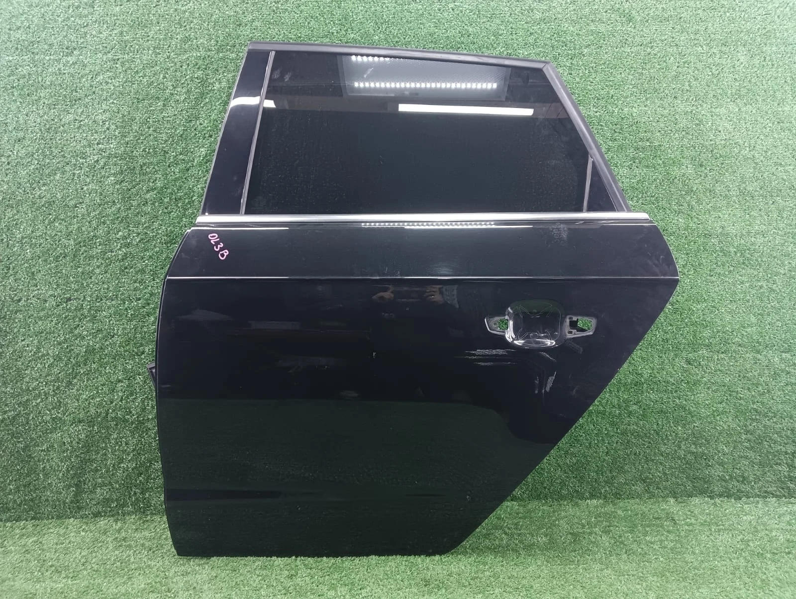 Дверь задняя левая Audi A3 8V хетчбек 5D Audi A3 8V  CJS 4WD  8V4833051A