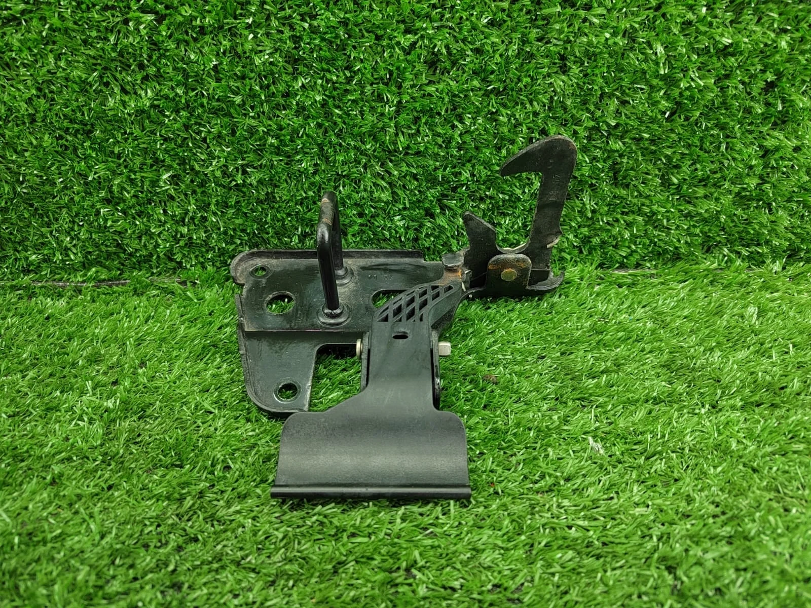 Замок капота 4F0823480 Audi A6 C6 ALLROAD  AUK 4WD  4F0823480