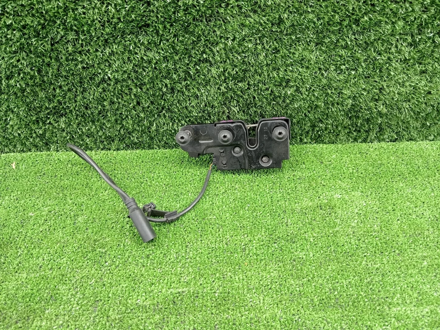 Замок капота 8K0823509A Audi A4 B8 8K CDH 2WD B8 (2007—2011) 8K0823509A