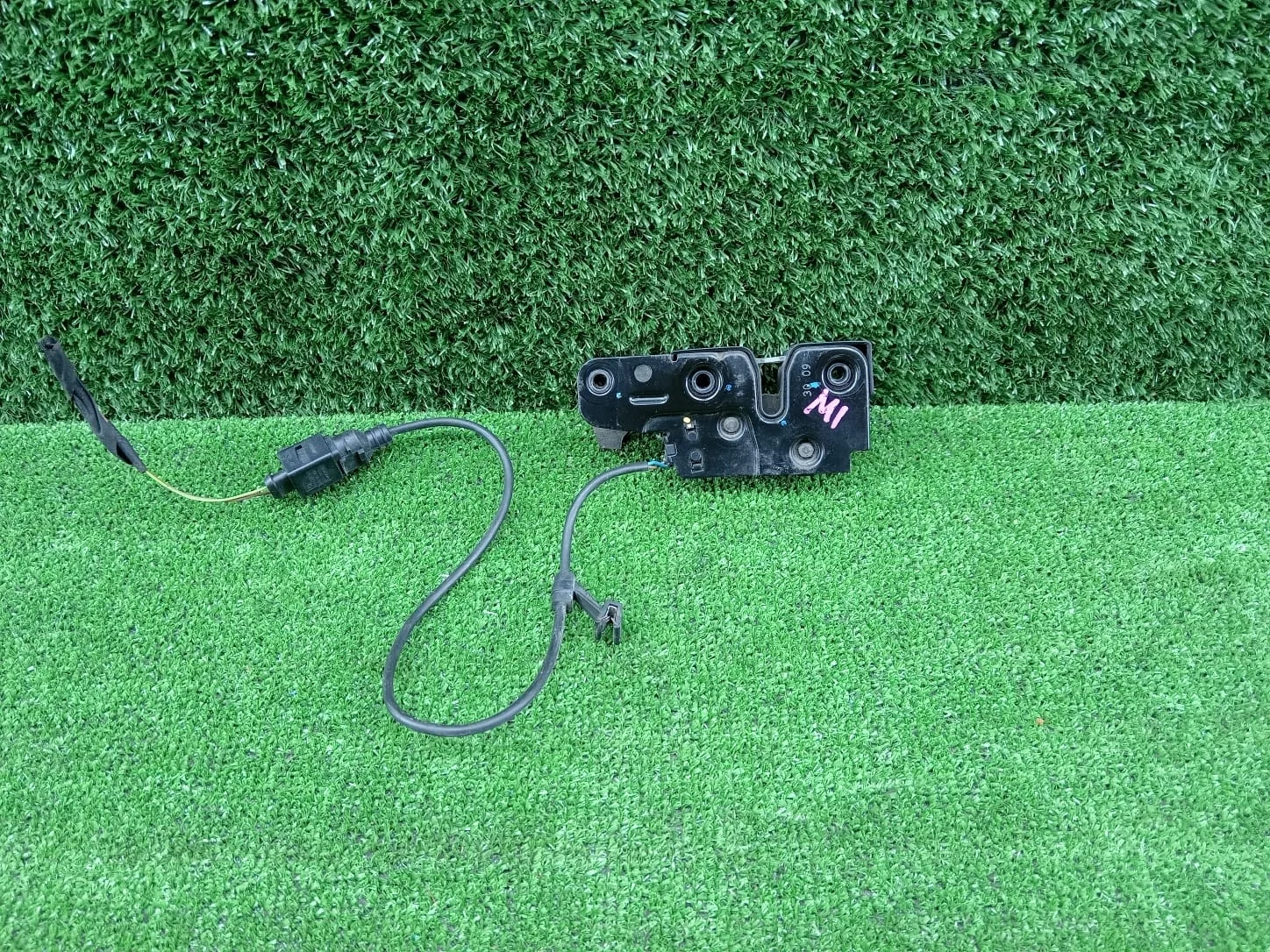 Замок капота 8K0823509A Audi A4 B8 8K CDH 2WD B8 (2007—2011) 8K0823509A