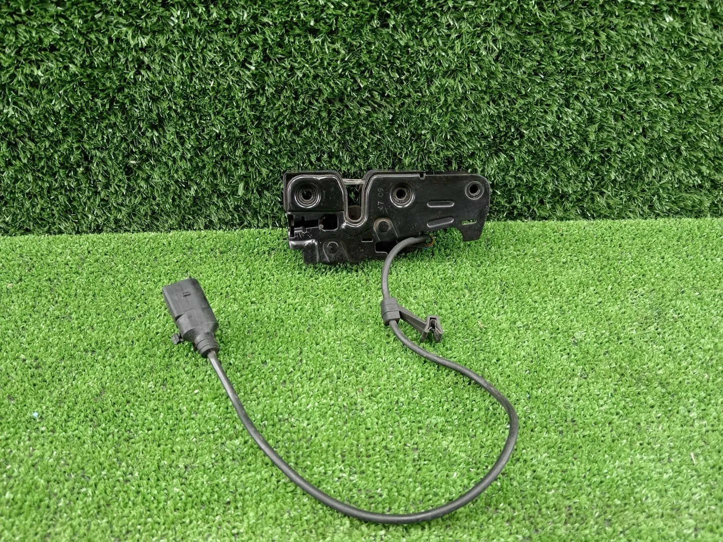 Замок капота 8K0823509A Audi A4 B8 8K CDH 2WD B8 (2007—2011) 8K0823509A