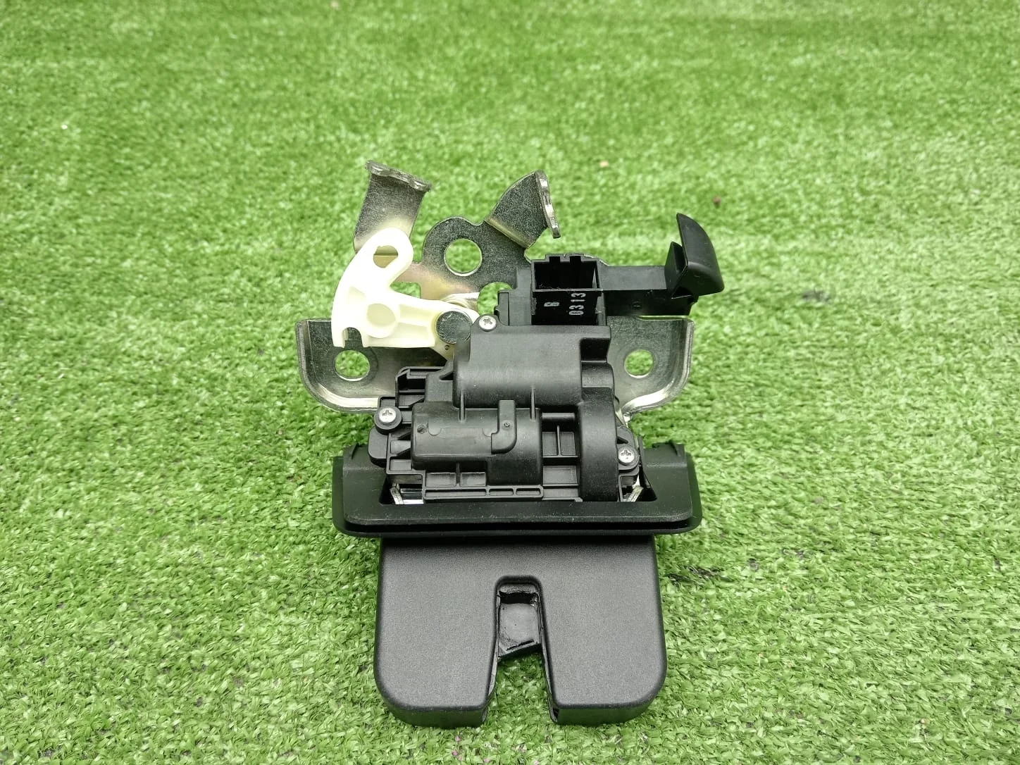Замок крышки багажника Audi Q3 8U  CPSA 4WD  8K9827505A