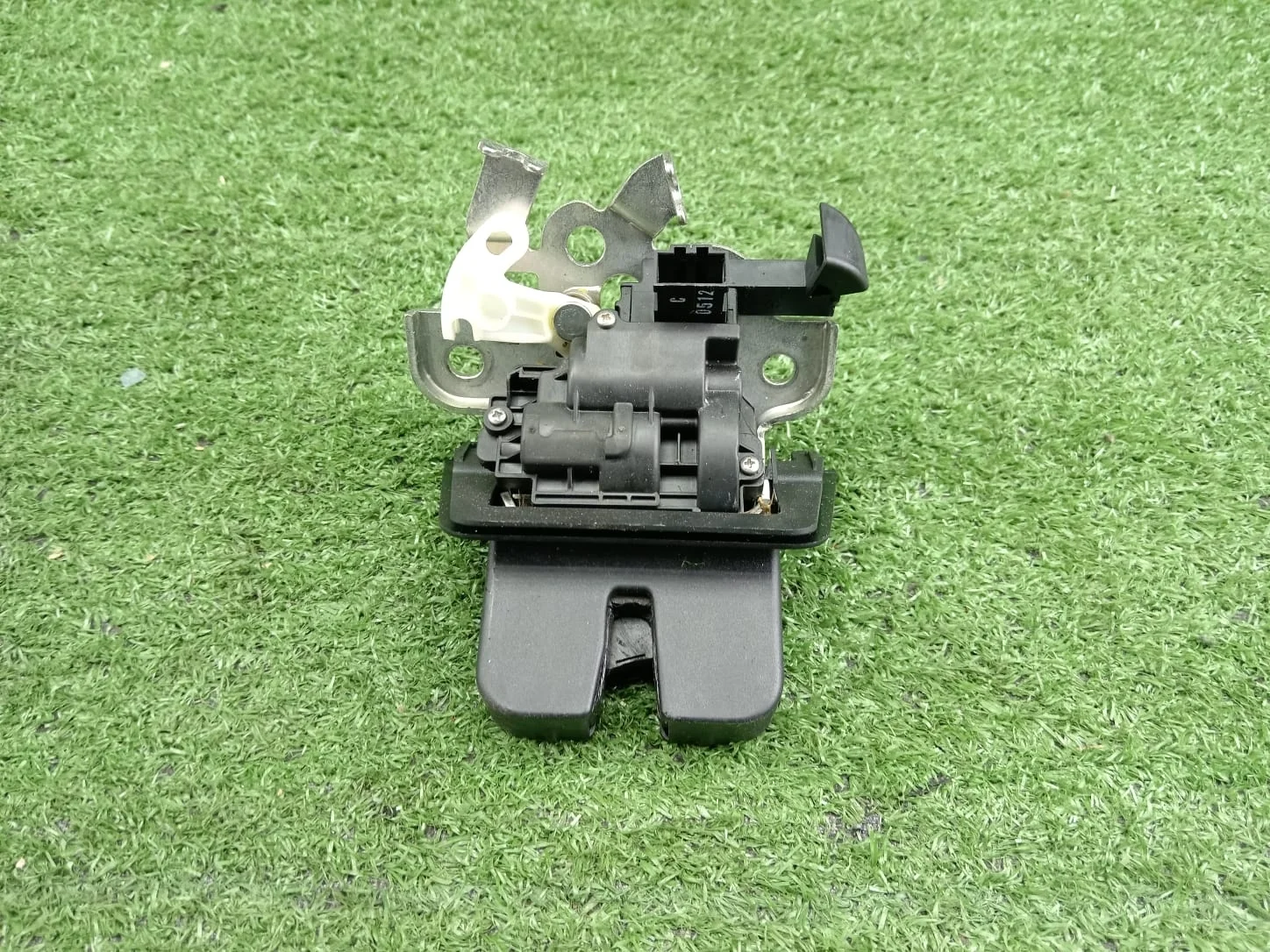 Замок крышки багажника Audi Q3 8U 8U CFFB 2WD  8K9827505A