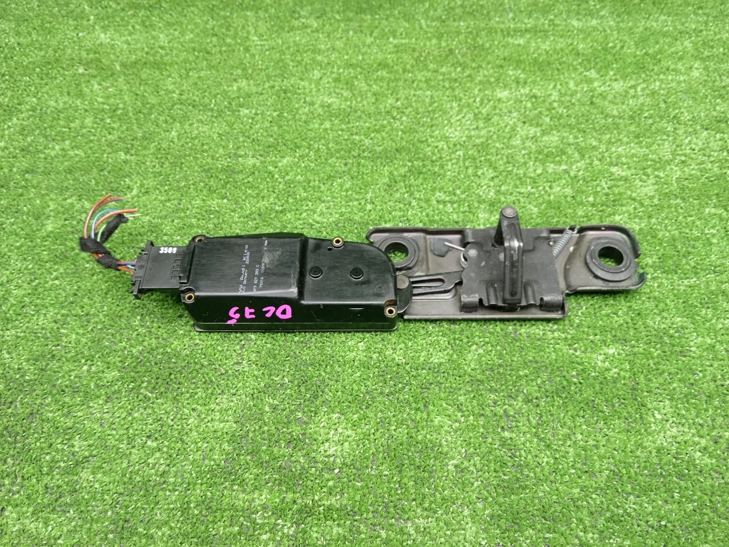 Замок крышки багажника Audi A6 C6  CAJA 4WD  4F9827383E