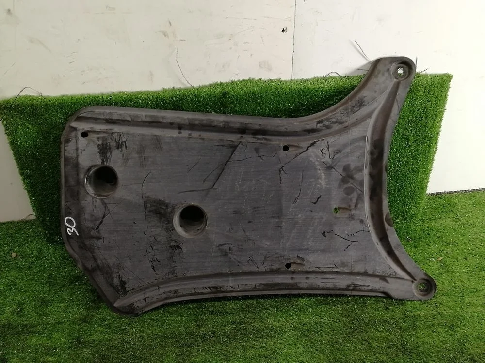 Защита бензобака Audi A4 B8 8K CDH 2WD B8 (2007—2011) 8K0825219