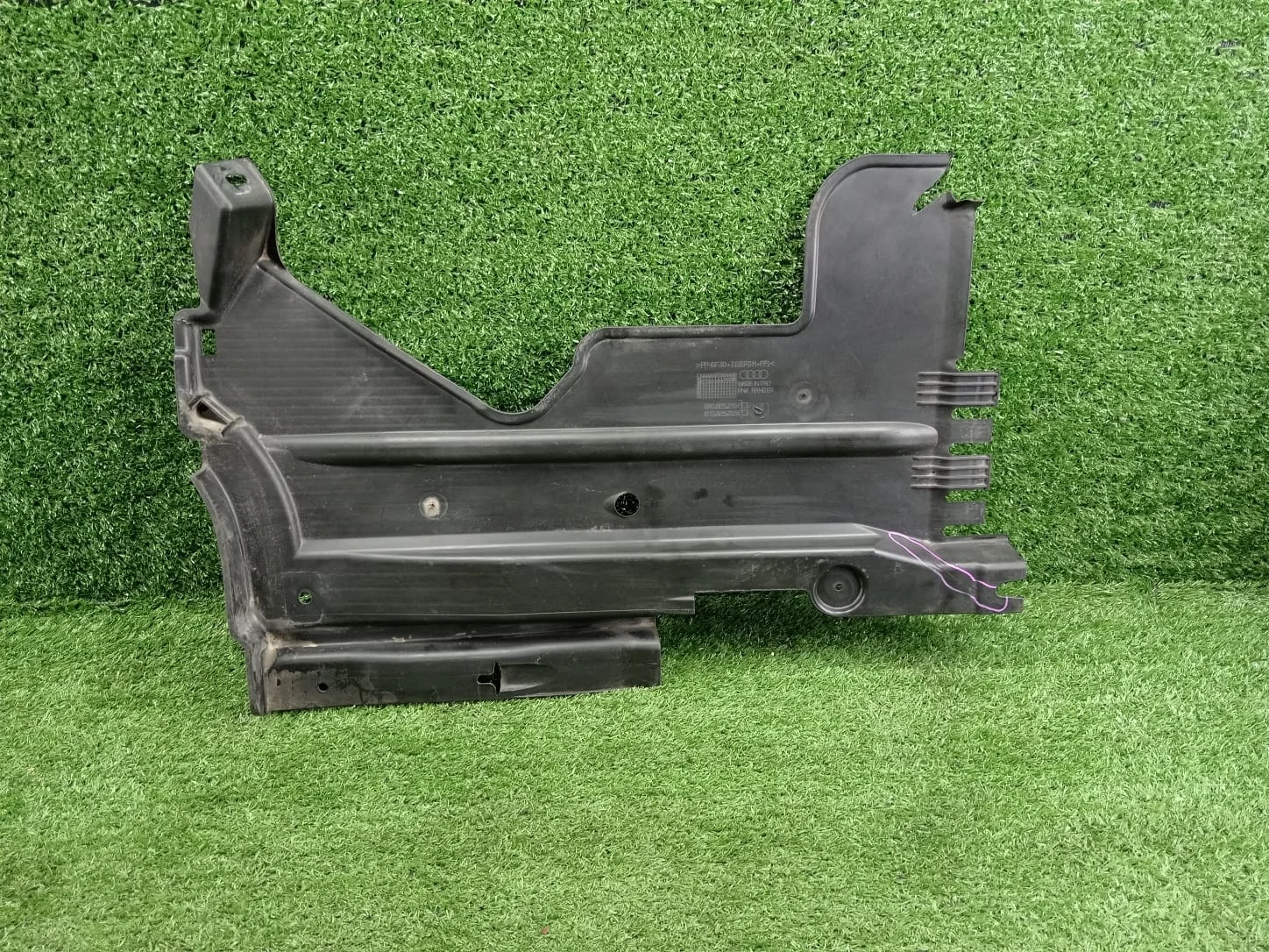 Пластиковая защита днища Audi A4 B8  CDN 4WD B8 (2007—2011) 8K0825216F