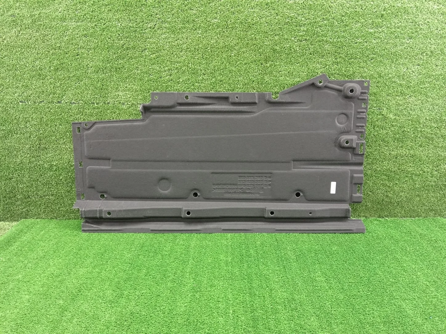 Защита днища левая Audi A4 B8 A5 8T 8K0825207       8K0825207C