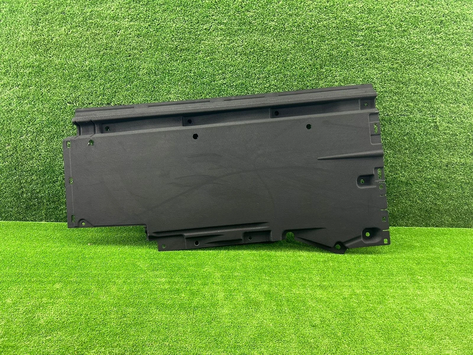 Защита днища левая Audi A4 B8 A5 8T 8K0825207       8K0825207C