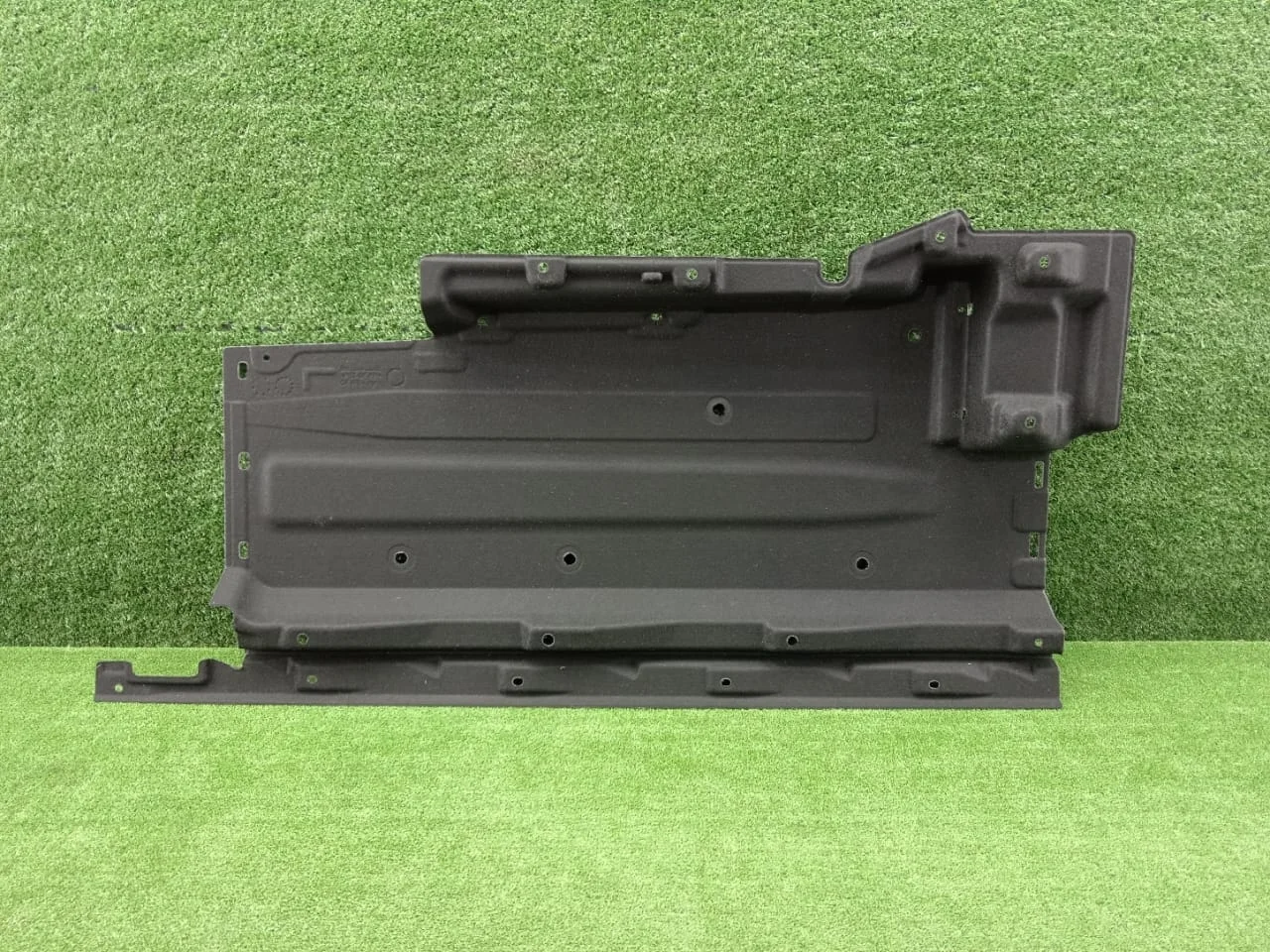 Защита днища правая Audi Q5 8R       8R0825208E