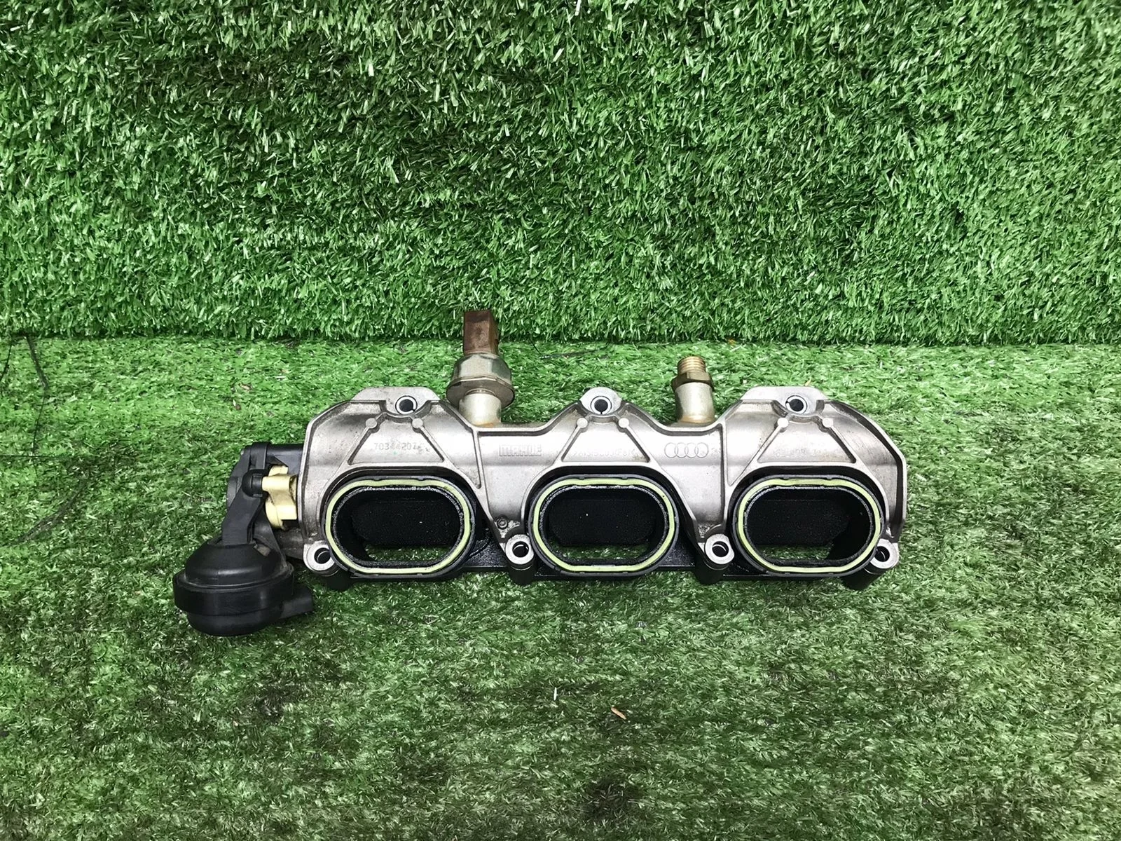 Впускной коллектор Audi A6 C6 4F CAJA 4WD C6 рестайлинг (2008—2011) 06E133109AF