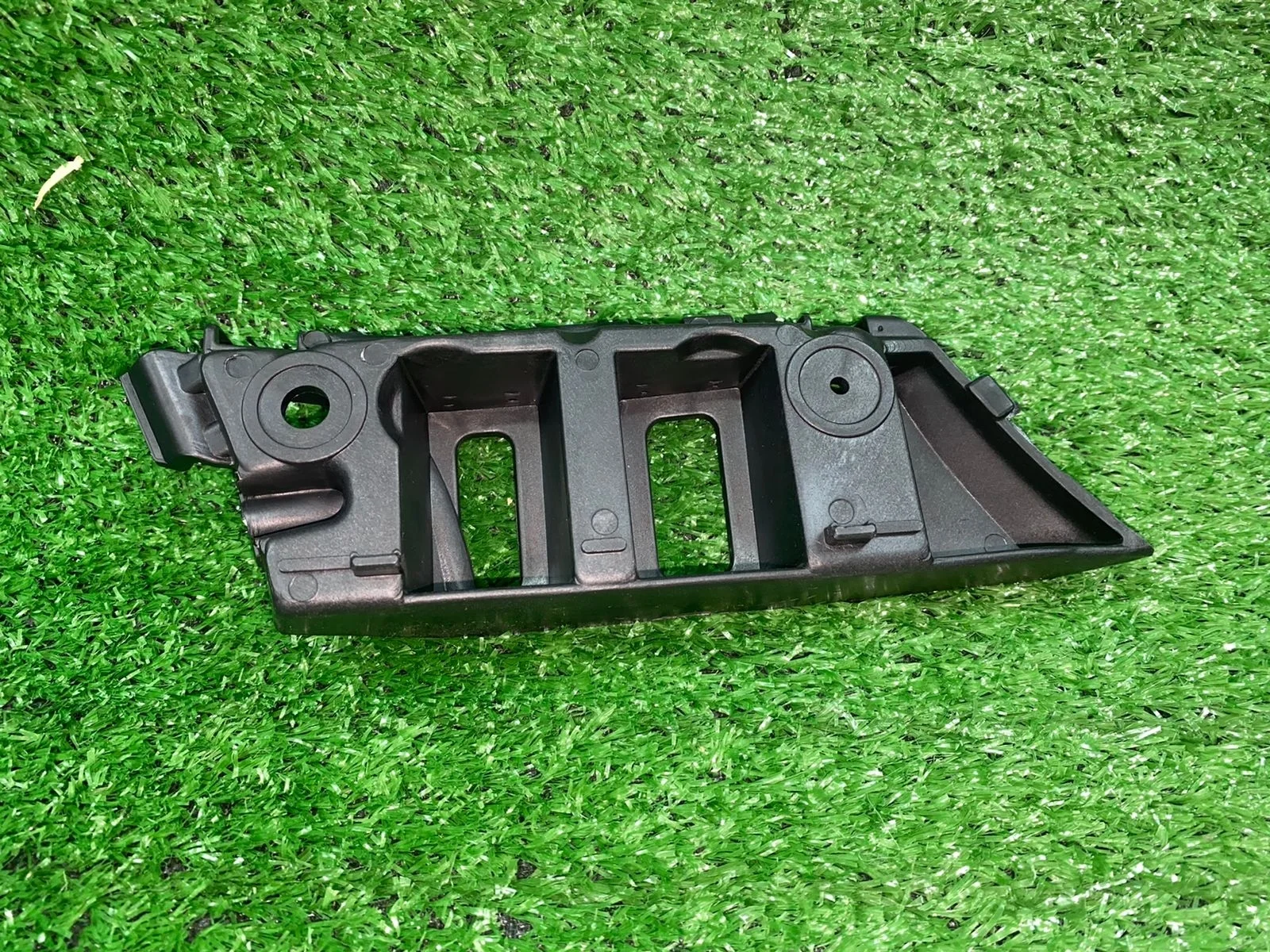 Кронштейн бампера левый VW Tiguan 5N 2008-2011       5N0807183A