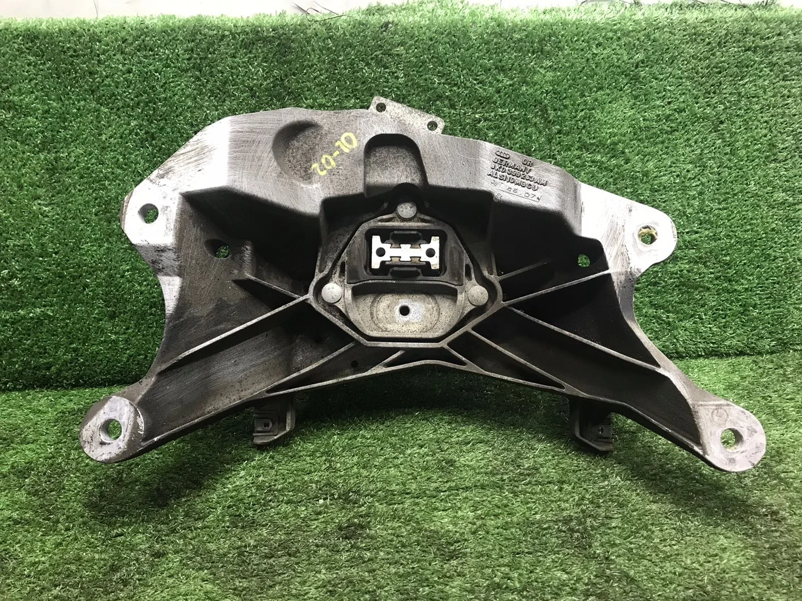 Крепление АКПП Audi A5 8T  CALA 4WD I (2007—2011) 8K0399263AM