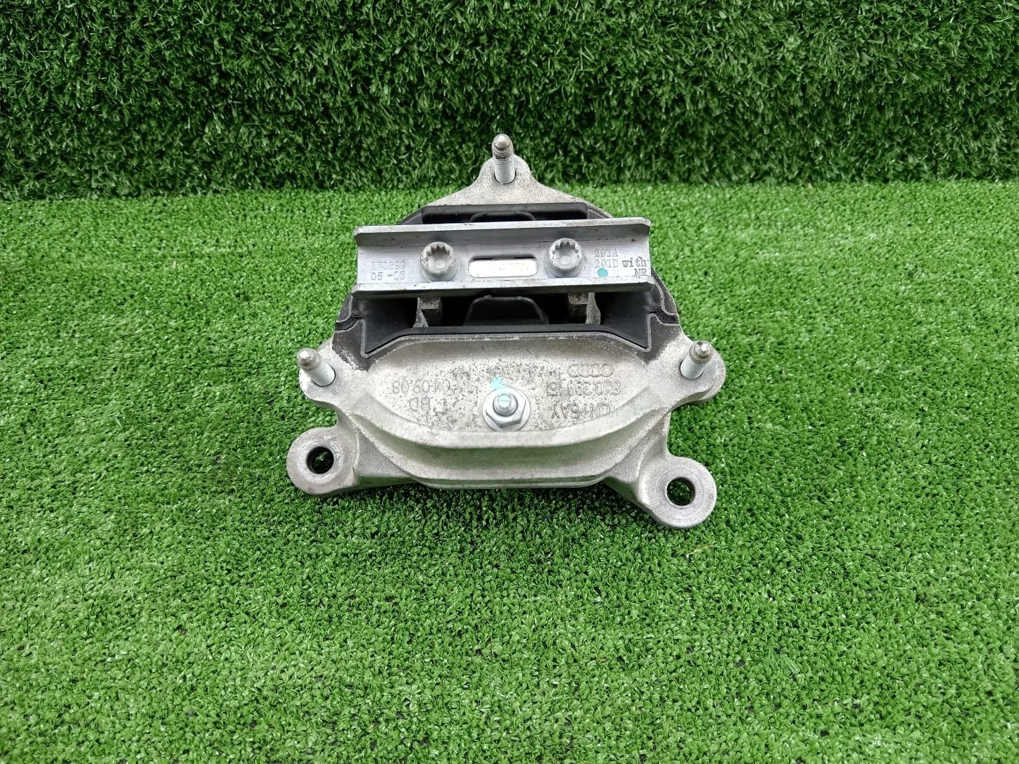 Подушка крепления КПП Audi A4 B8  CDHB 2WD  8K0399151