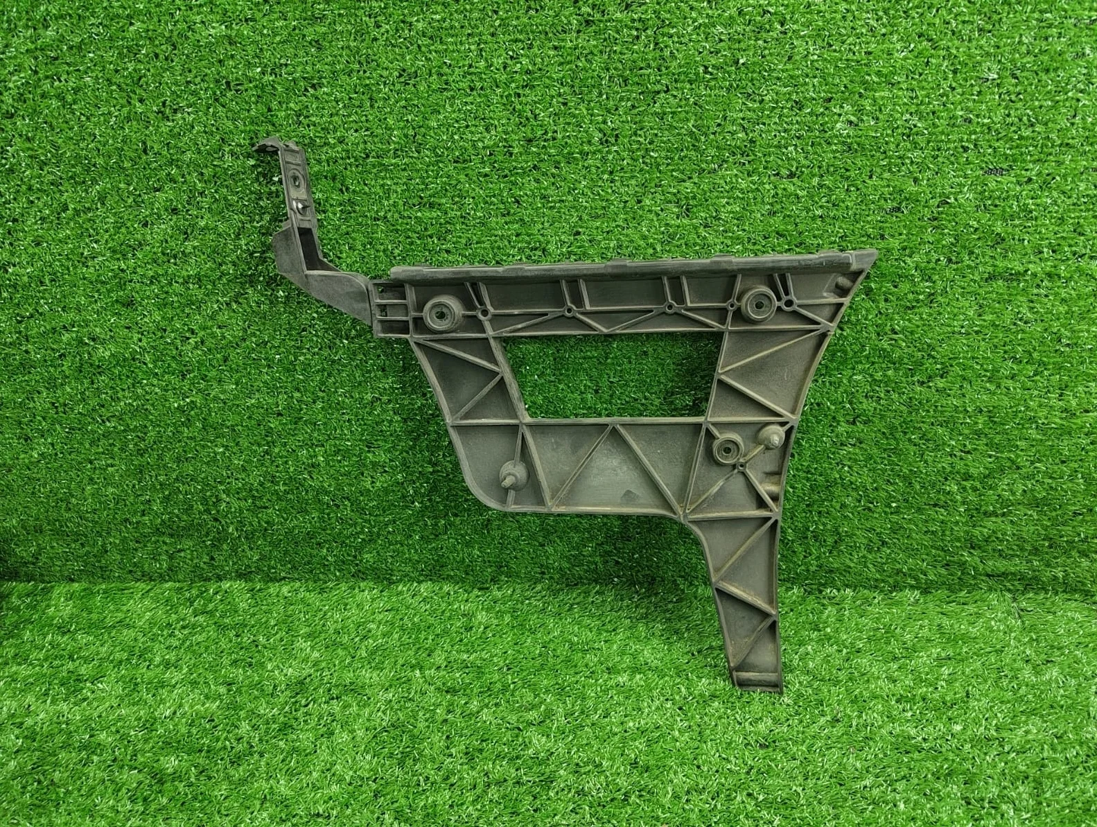 Крепление заднего бампера левое Audi A4 B8  CDH 2WD B8 (2007—2011) 8K5807453