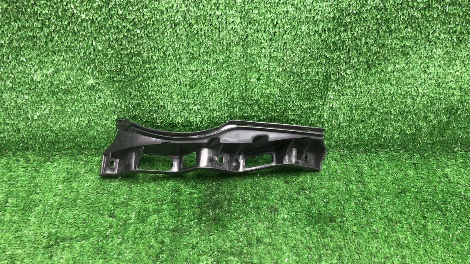 Кронштейн крепления бампера  правый Volkswagen Passat b6 3C AXZ 4WD Passat·B6 (2005—2010) 3C0807890