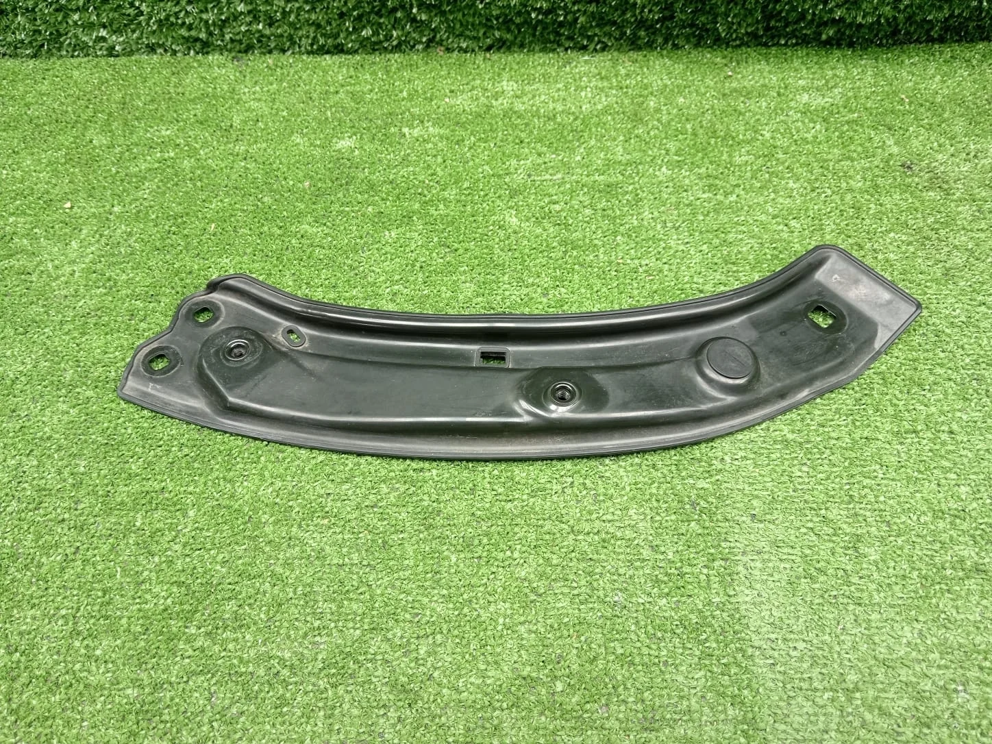 Кронштейн крепления фары левый Audi Q3 8U  CPS 4WD  8U0805931