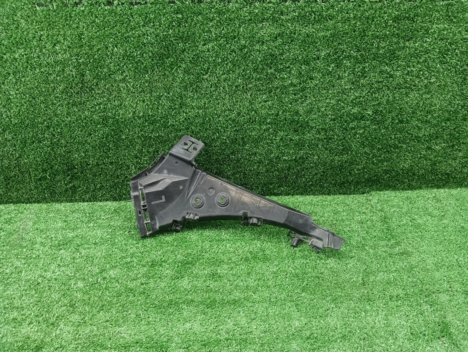 Кронштейн переднего бампера левый Audi Q7 4L    4L0807283B