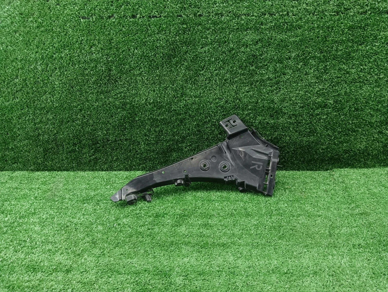 Кронштейн переднего бампера правый Audi Q7 4L    4L0807284B