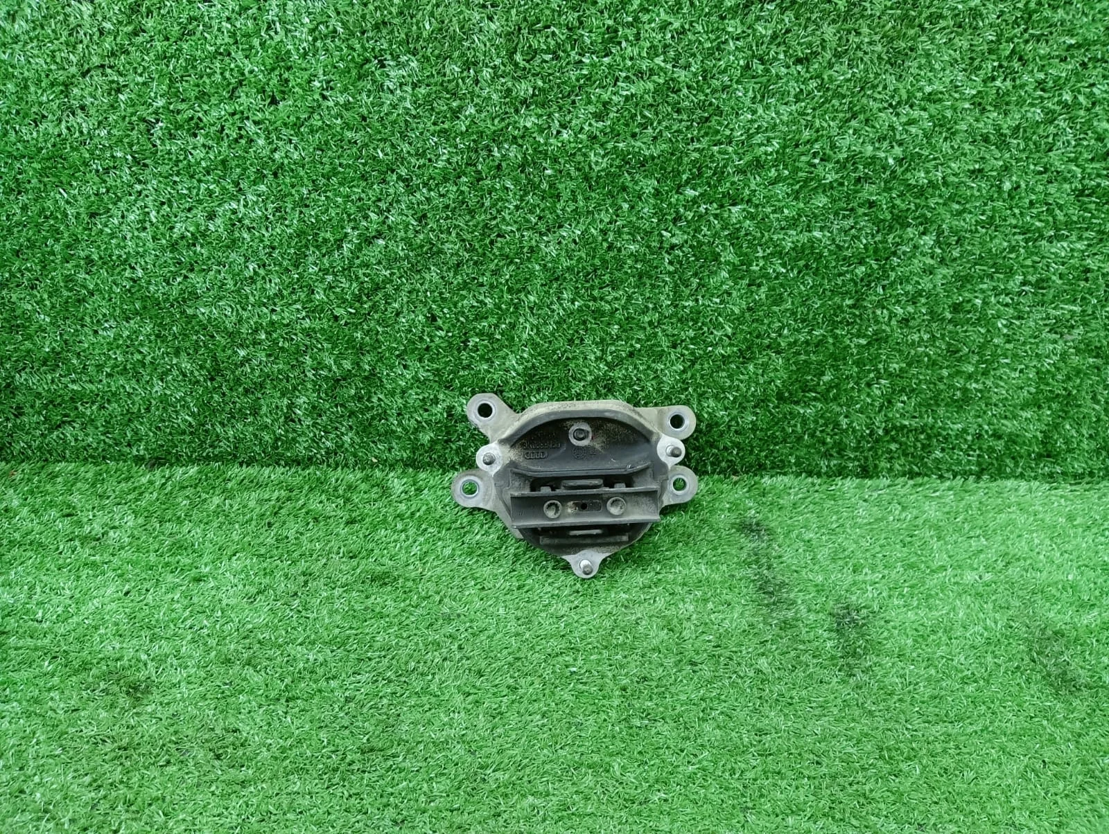 Подушка АКПП Audi A4 B8     8K0399115S