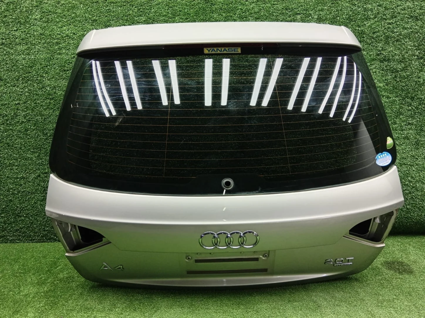 Крышка багажника Audi A4 B8  CDNС 4WD  8K9827023