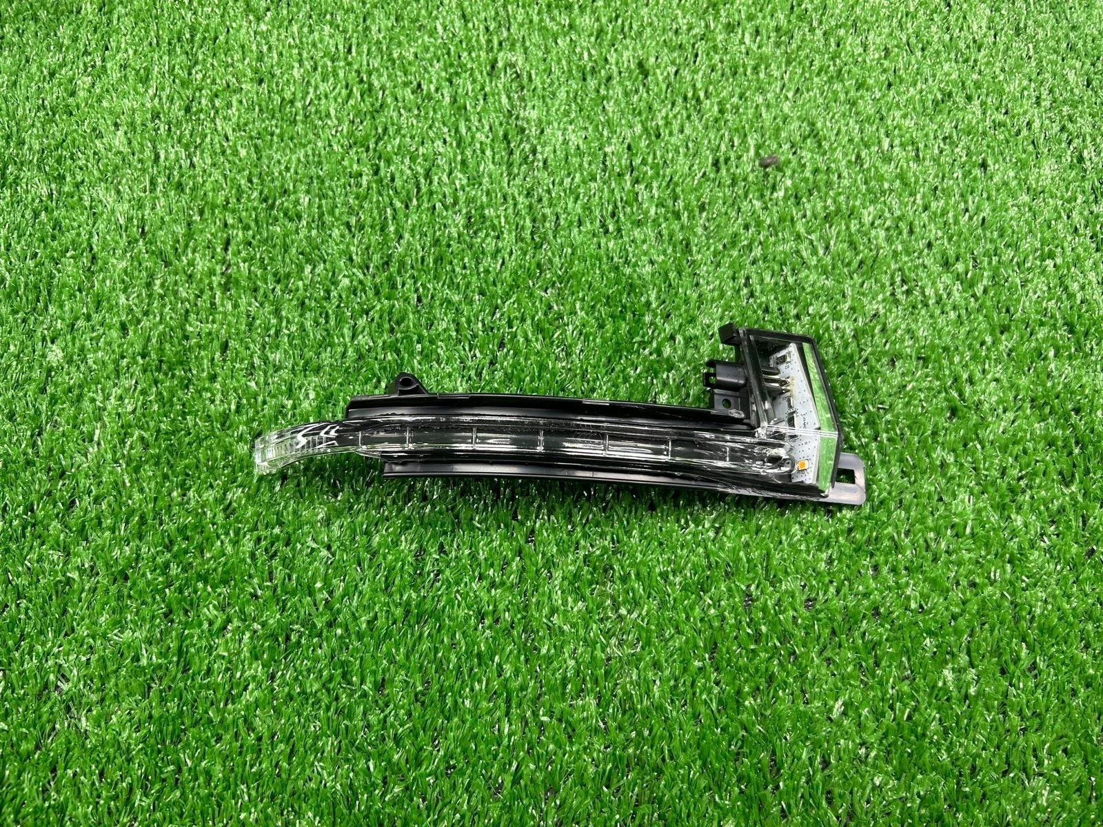 Повторитель в зеркало правый 8K0949102 Audi A3 A4 A5       8K0949102