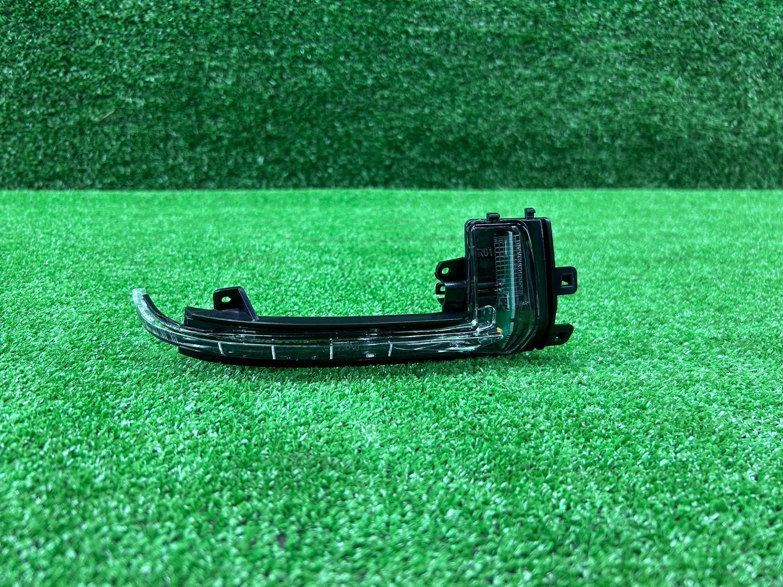 Повторитель в зеркало правый 8K0949102C Audi A3 A4 A5       8K0949102C