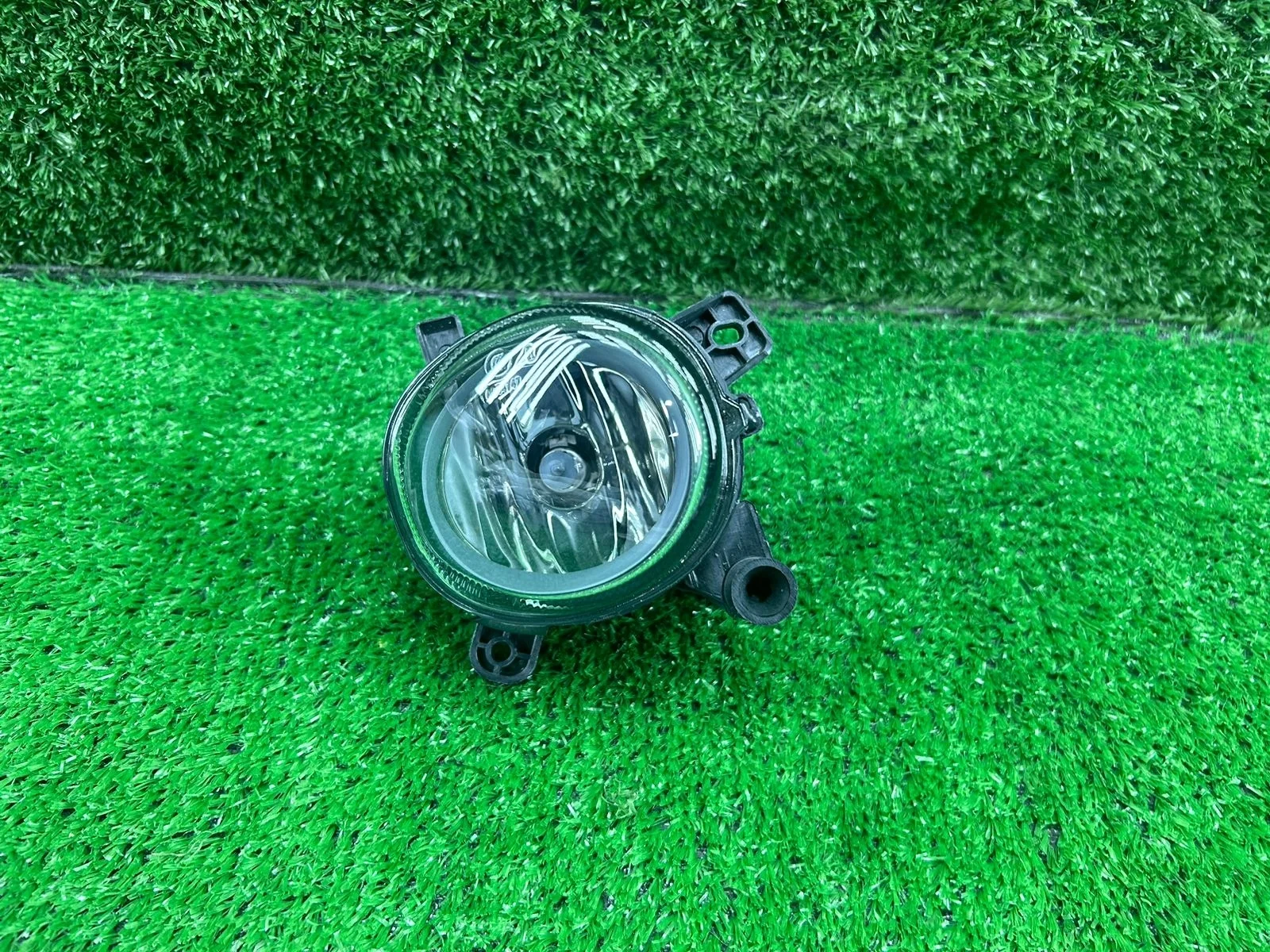 Противотуманка правая 8T0941700 Audi VW       8T0941700