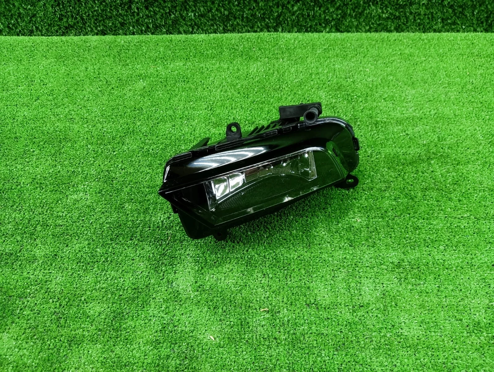 Фара противотуманная левая Audi A4 B8 (2013 - 2015)       8K0941699B