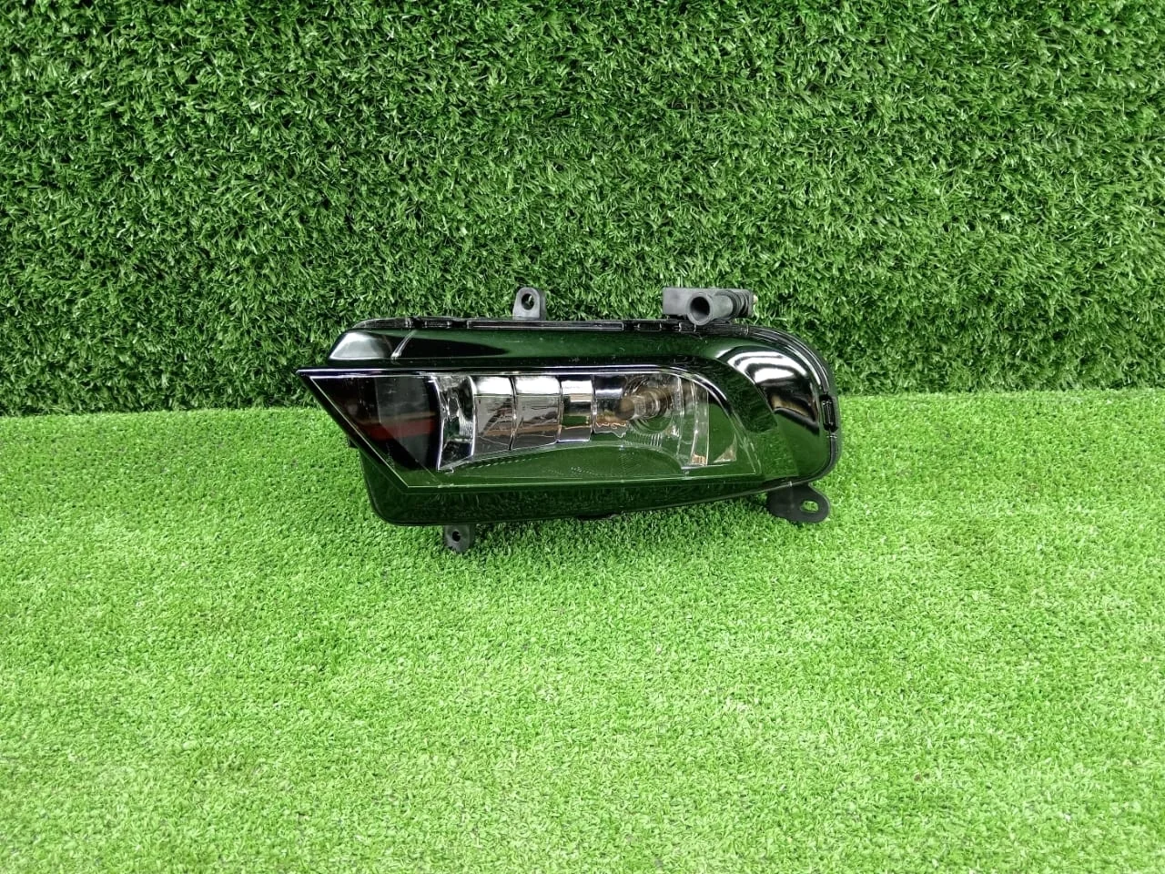 Фара противотуманная правая Audi A4 B8 рестайлинг       8K0941699B